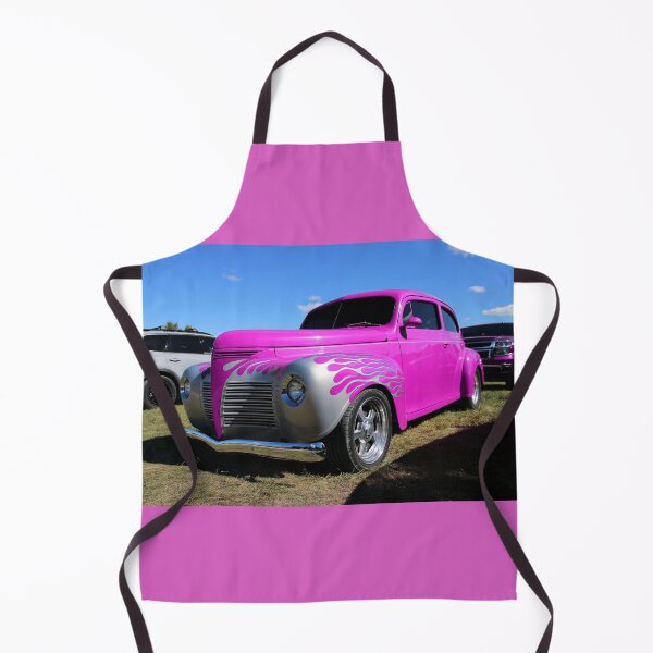 Aperçu de l'œuvre Coupé Plymouth rose des années 40 créée et vendue par McFleur's Lens.