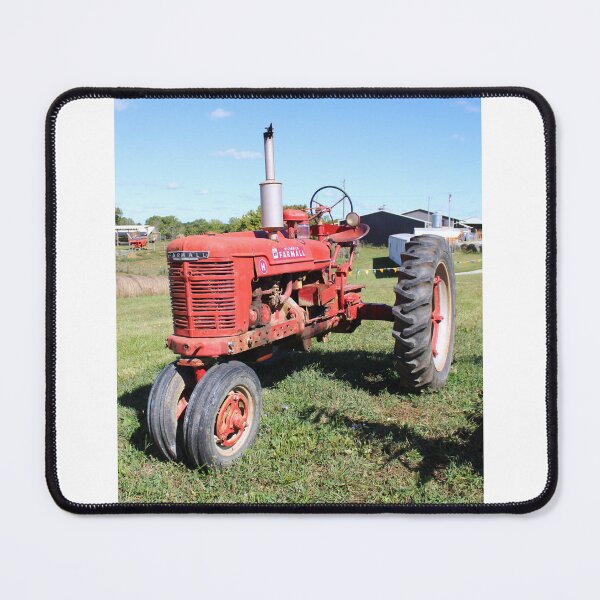Aperçu de l'œuvre Farmall H créée et vendue par McFleur's Lens.