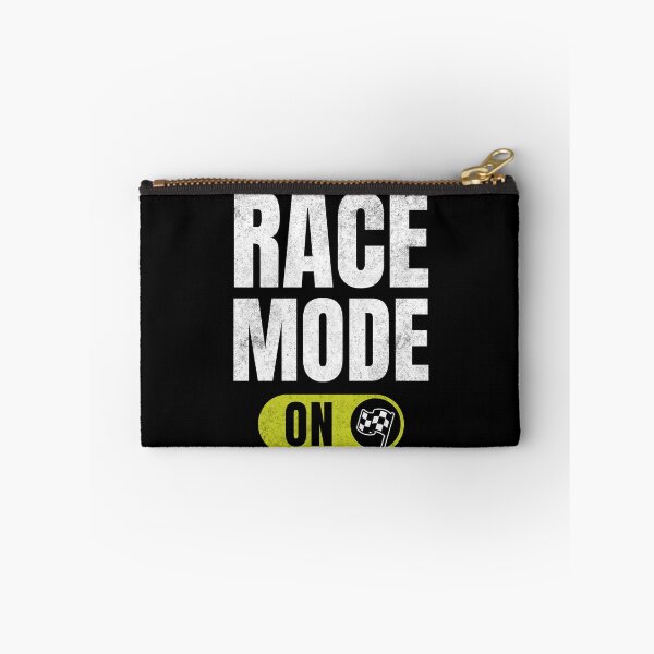 Artikelvorschau, Rasenmäherrennen - Rennmodus aktiviert - Rasenmäherrennen entworfen und verkauft von RaceDayRags.