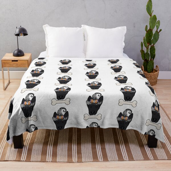 Artikelvorschau, Belgischer Malinois-Hund mit Hexenhut – Gruseliges und süßes Halloween-Design entworfen und verkauft von MrsCreative1.