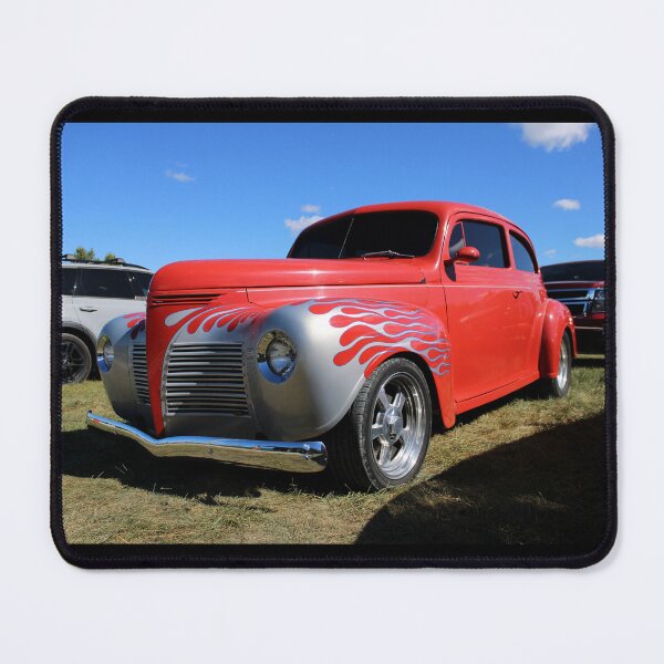 Artikelvorschau, Rotes Plymouth-Coupé entworfen und verkauft von McFleur's Lens.
