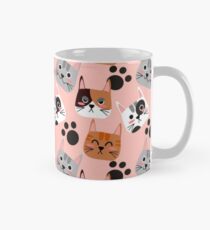 Taza Cat World - Caras de gato sobre fondo rosa