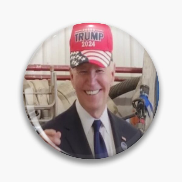 Artikelvorschau, Biden trägt Maga-Hut, Biden trägt Trump-Hut, Biden unterstützt Trump entworfen und verkauft von Stephani Analah.