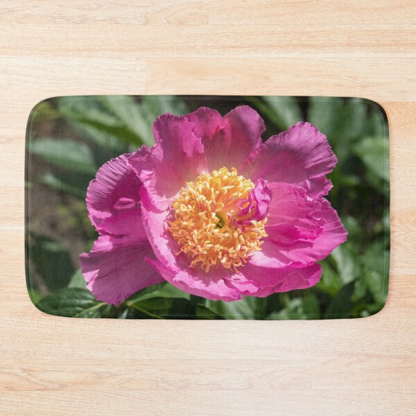 Aperçu de l'œuvre Une fleur de pivoine très voyante dans un rose splendide créée et vendue par Georgia Mizuleva.