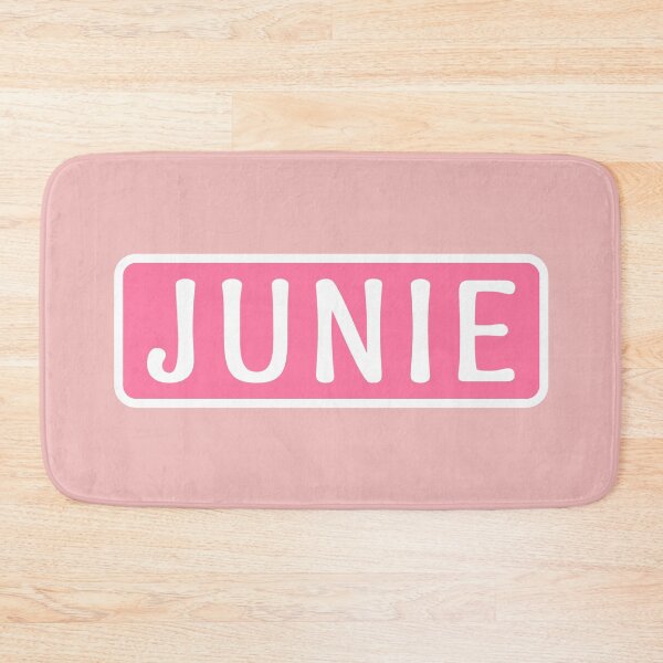 Aperçu de l'œuvre Junie Name créée et vendue par Jeallan Designs.
