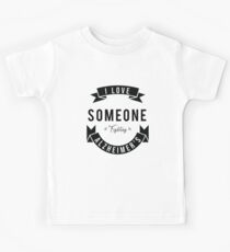 I Love Someone Fighting ALZHEIMER'S Cool ALZHEIMER'S Disease Design Kids Tee