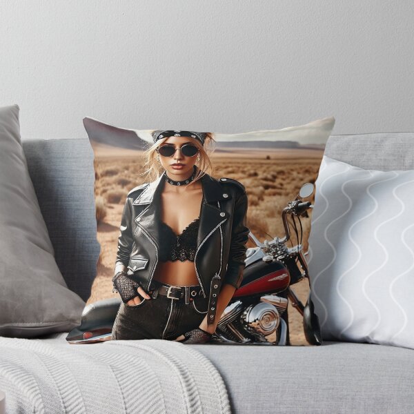 Aperçu de l'œuvre Biker Chic dans un paysage désertique créée et vendue par RabbitDesign777.