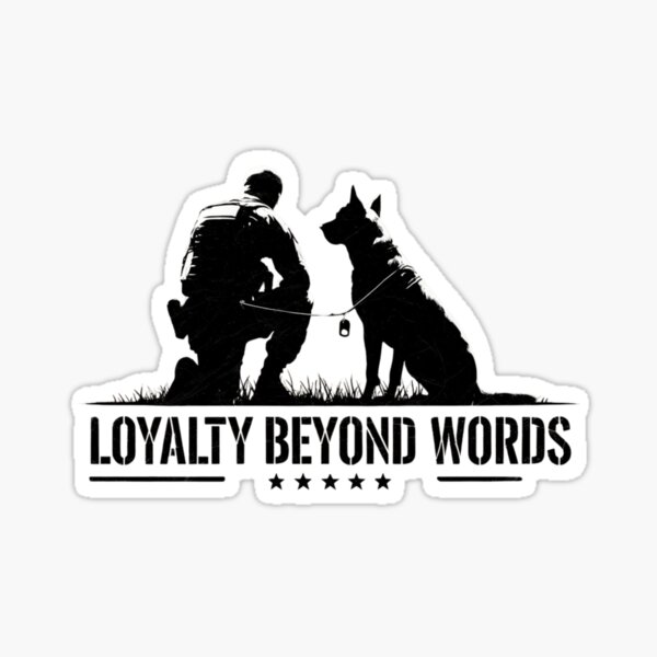 Vista previa del artículo con la obra «Camiseta de perro de trabajo militar, ropa de la unidad K9, equipo táctico K9, regalo de las fuerzas del orden, regalo para amantes de los perros, camiseta de policía K9, camiseta de pastor alemán», diseñado y vendido por ScissortailOKC.