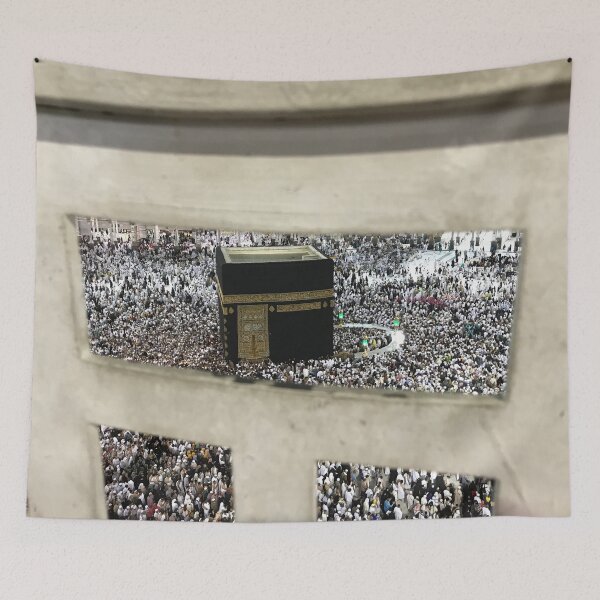 Artikelvorschau, Kaaba, die heilige Moschee in Mekka mit muslimischen Menschen entworfen und verkauft von skalihm.