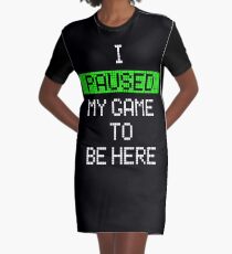 Vestido camiseta Pausé mi juego para estar aquí