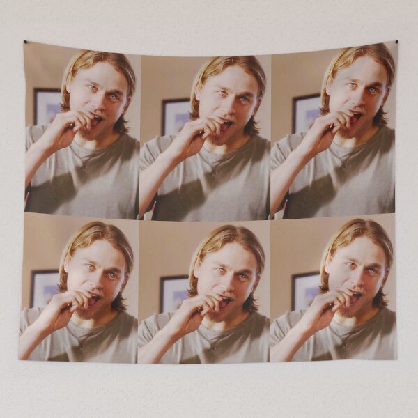 Artikelvorschau, Charlie Hunnam Magnetische Präsenz entworfen und verkauft von kimisahavana.