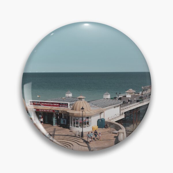 Artikelvorschau, Sommerzeit am Cromer Pier entworfen und verkauft von hawkie.