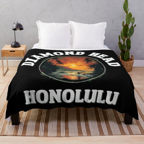 Artikelvorschau, Diamond Head – Honolulu (mit weißer Schrift) entworfen und verkauft von VelvetRoom.