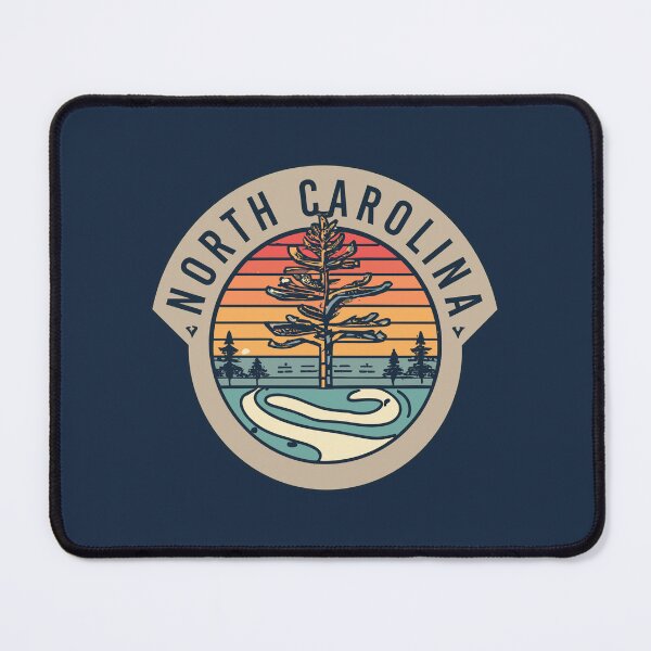 Aperçu de l'œuvre Caroline du Nord – Coucher de soleil vintage – Badge de voyage créée et vendue par Amazing States of America.