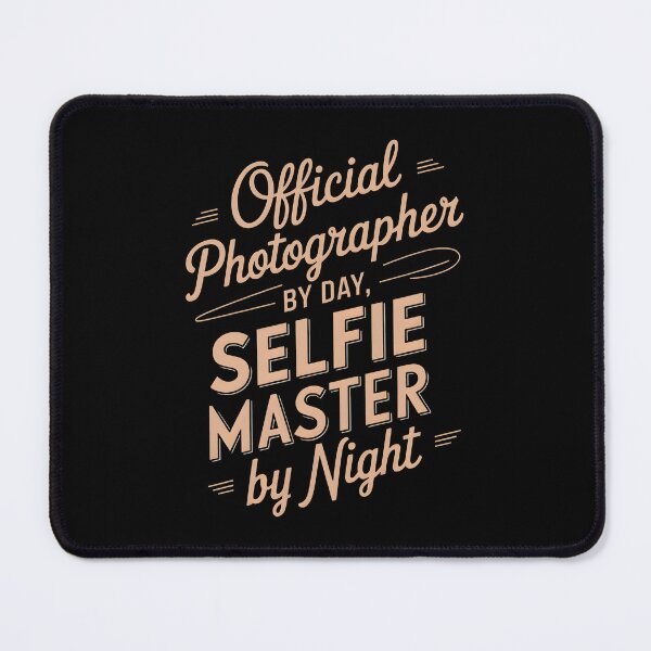 Artikelvorschau, Offizieller Fotograf bei Tag, Selfie-Meister bei Nacht-Grafik für Fotoliebhaber entworfen und verkauft von olekskotarczak.
