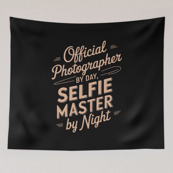 Artikelvorschau, Offizieller Fotograf bei Tag, Selfie-Meister bei Nacht-Grafik für Fotoliebhaber entworfen und verkauft von olekskotarczak.