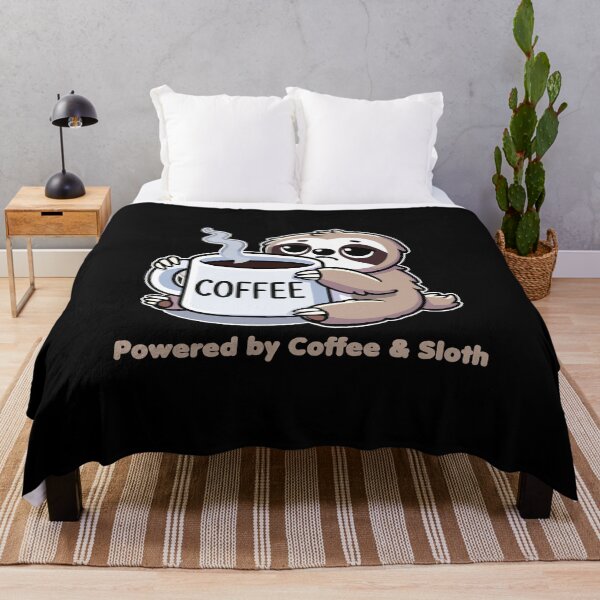 Artikelvorschau, Süßes Faultier mit Tasse Kaffee - Powered by Coffee & Sloth entworfen und verkauft von MaateoDesign.
