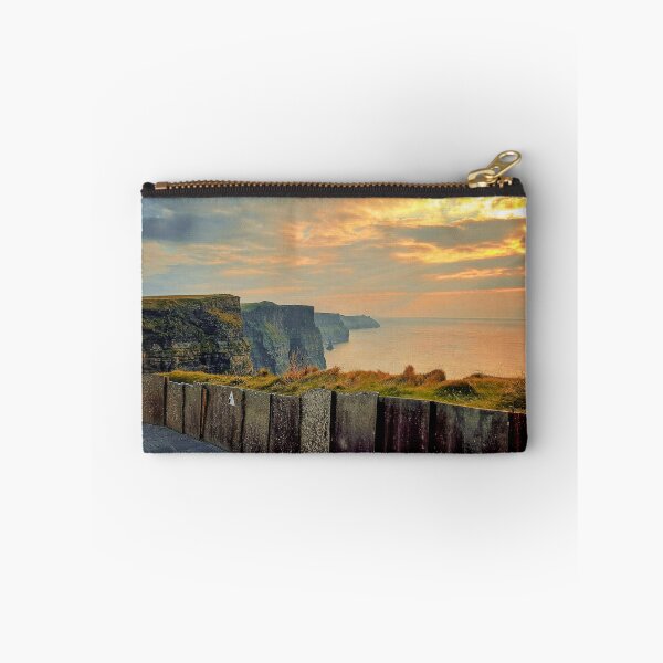 Artikelvorschau, Majestätische Höhen: Die Cliffs of Moher entworfen und verkauft von Beverleysprings.