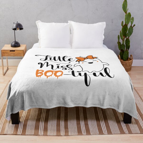 Artikelvorschau, Little Miss Bootiful – Süßes Halloween-Design entworfen und verkauft von Happy-Karma.