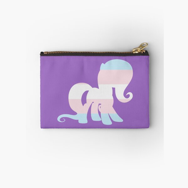Artikelvorschau, Pastell Trans Pride Fluttershy entworfen und verkauft von Appletini.