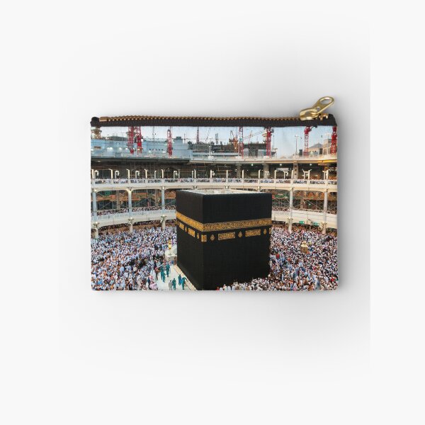 Artikelvorschau, Kaaba in Mekka, Saudi-Arabien. Muslimische Menschen entworfen und verkauft von skalihm.