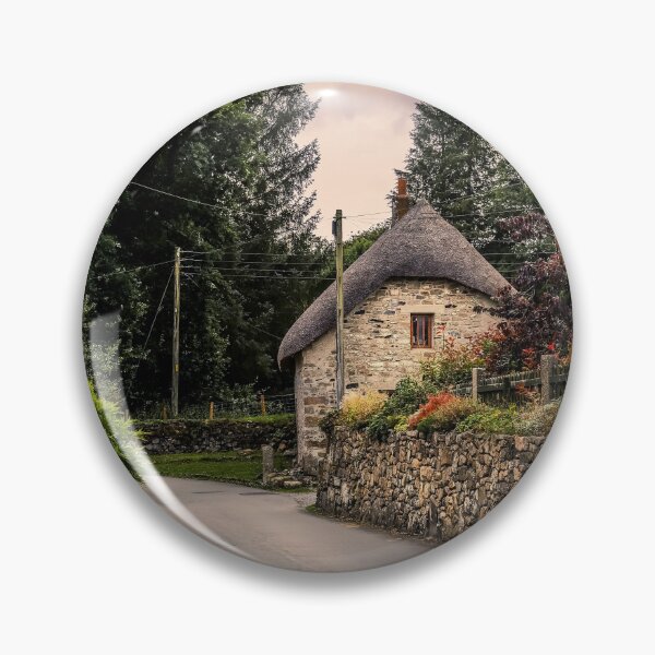 Artikelvorschau, Reetdachhaus Belstone Village entworfen und verkauft von Avril Harris.
