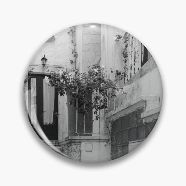 Artikelvorschau, Schmale Straße von Locorotondo entworfen und verkauft von Dreamscape Eclectic .