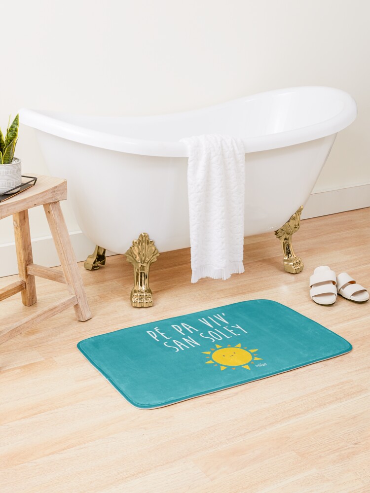 Aperçu 2 sur 6. Tapis de bain avec l'œuvre Pé pa viv' san soley créée et vendue par vee-madinina.