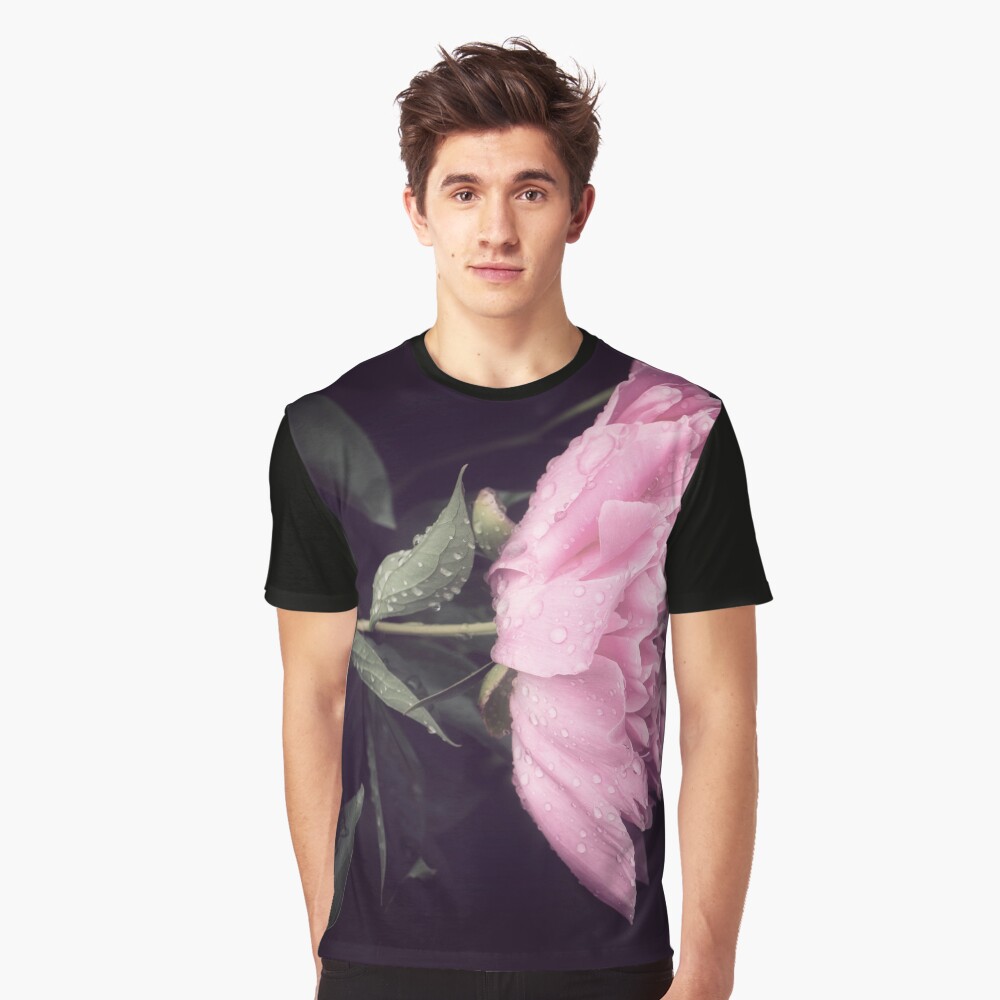 Aperçu de l'œuvre T-shirt graphique créée et vendue par Pilou.