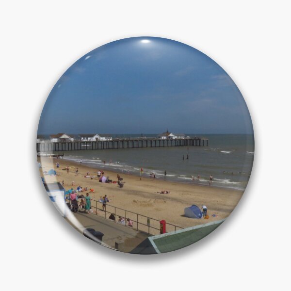 Artikelvorschau, Southwold Pier, Strand und Strandhütten entworfen und verkauft von wiggyofipswich.