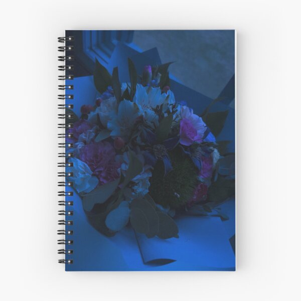 Artikelvorschau, Blumen zur blauen Stunde entworfen und verkauft von Aesti.