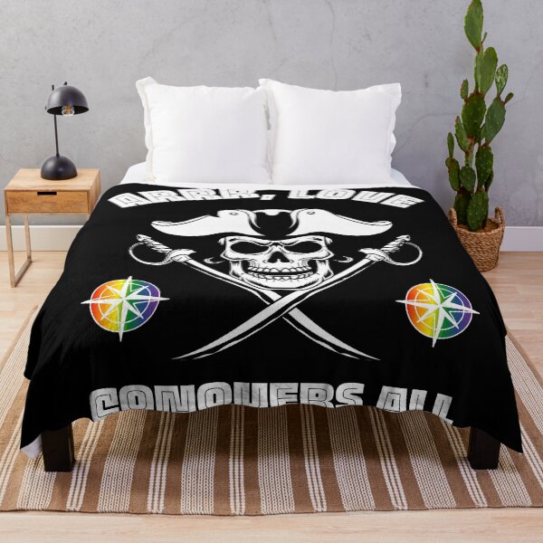 Artikelvorschau, Pirate Arrr Liebe besiegt allen Stolz Grafik, Piraten-T-Shirts, Halloween-T-Shirts, LGBTQ Piratenhut und Totenkopf-Grafik, entworfen und verkauft von PrideBeProud.