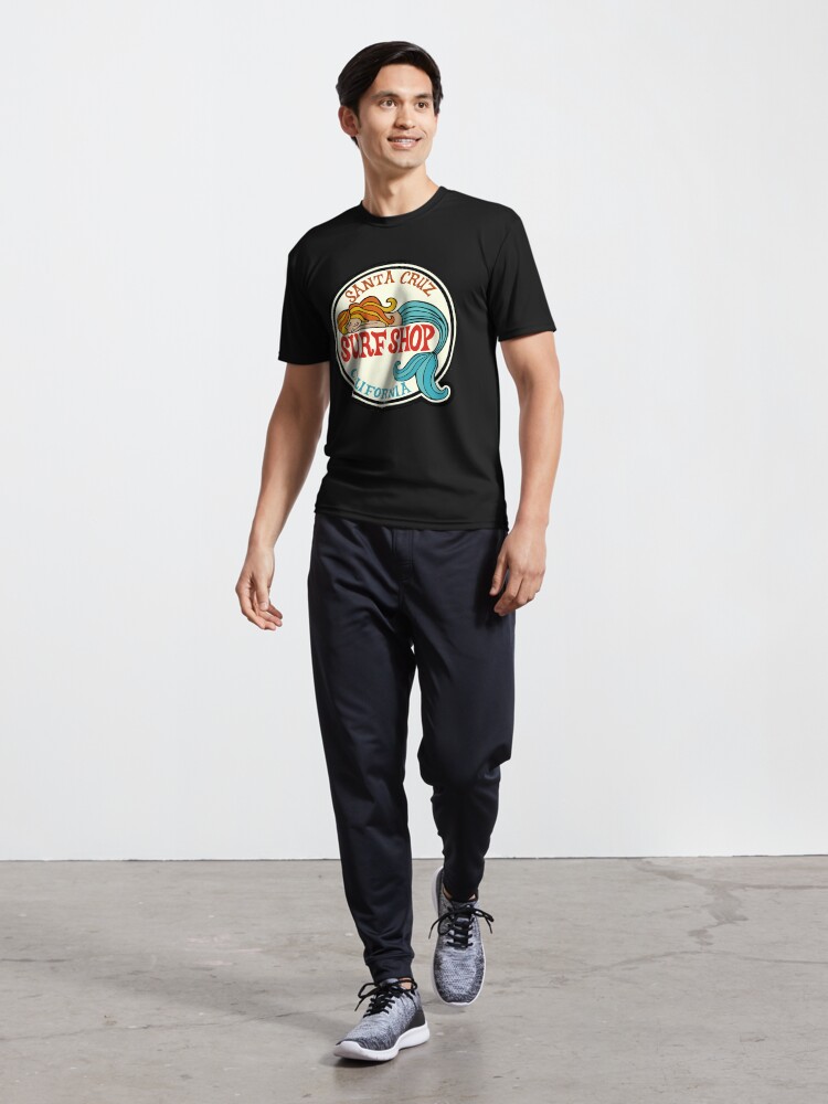 Aperçu 5 sur 7. T-shirt respirant avec l'œuvre Santa Cruz Surf Shop - Autocollant avec logo de sirène de surf vintage de Californie créée et vendue par Kludoman.