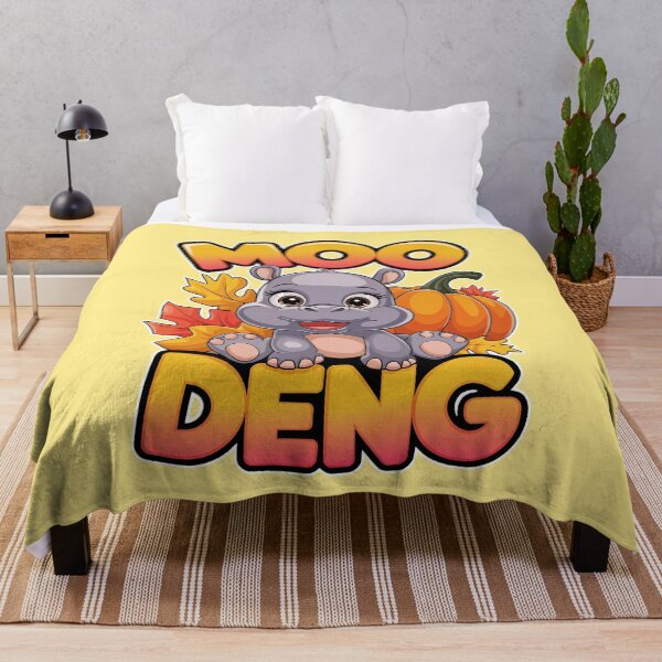 Artikelvorschau, Süßes Nilpferd mit Herbstlaub und Kürbis - Moo Deng Design entworfen und verkauft von Witsprings.