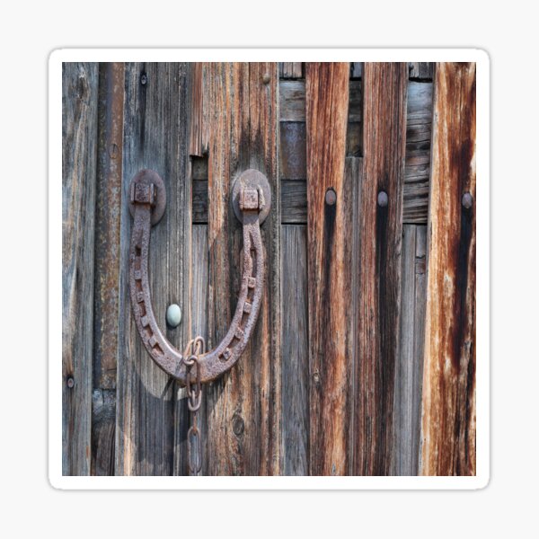 Aperçu de l'œuvre fer à cheval équestre rustique en bois de grange en détresse créée et vendue par LEILA ART SPACE.