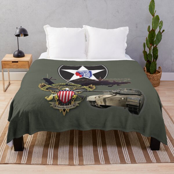 Aperçu de l'œuvre US ARMY battalions divisions regiments collection FIND YOURS créée et vendue par THE AMERICAN TEEVANGELIST.