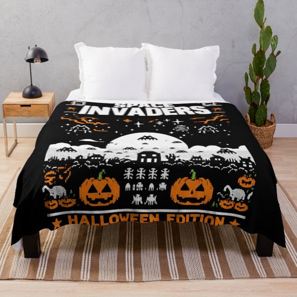 Item preview, Juegos retro de Halloween de Space Invaders designed and sold by KitonicTees.