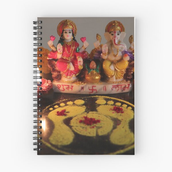 Artikelvorschau, Lord Ganesha, Idol der Göttin Lakshmi, beleuchtete Diya aus Ton, Diwali, Deepavali  entworfen und verkauft von VeenaNair23.