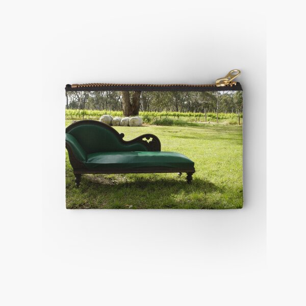 Aperçu de l'œuvre La chaise longue de l'artiste d'Adélaïde Avril Thomas à Magpie Springs créée et vendue par MagpieSprings.
