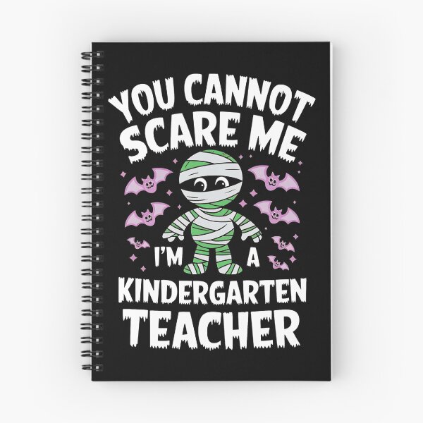 Aperçu de l'œuvre Conception amusante de momie d'enseignante de maternelle pour Halloween créée et vendue par ChalaDesign.