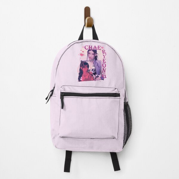Artikelvorschau, ITZY Chaeryeong Rosa Magenta K-Pop Collage Design entworfen und verkauft von AJUNICE STUDIO.