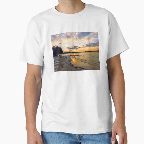 Sunset over the sea, sunset over the ocean Classic T-Shirt