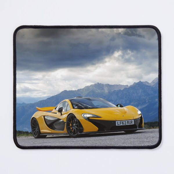 Aperçu de l'œuvre L'hypercar McLaren P1 dans les Alpes italiennes créée et vendue par WEARTHIS.