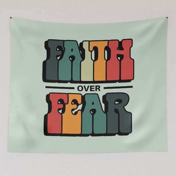 Aperçu de l'œuvre Faith Over Fear Retro Christian Motivation créée et vendue par Lillyamstronger.