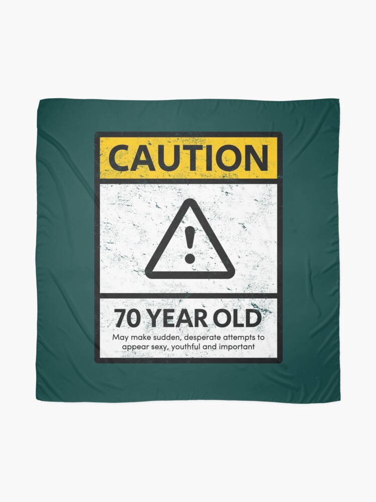 Foulard Attention 70 Ans 70e Anniversaire Humoristique T Shirt 1948 Cadeau Et Plus Par Memwear Redbubble