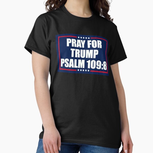 Vista previa del artículo con la obra «Oremos por Trump Salmo 109:8», diseñado y vendido por ToyoTees.