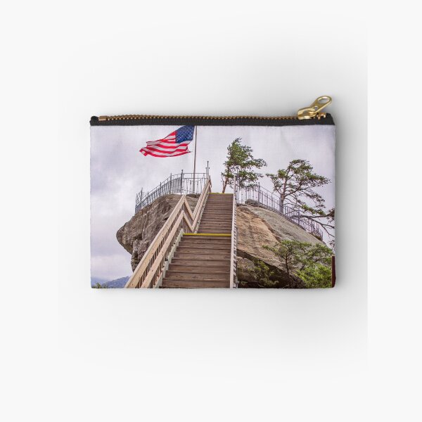 Aperçu de l'œuvre Passerelle menant à Chimney Rock créée et vendue par Zina Stromberg.