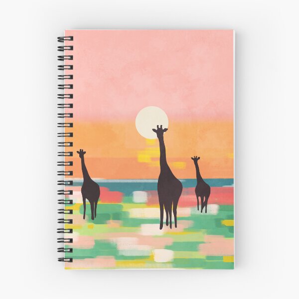 Aperçu de l'œuvre Promenade en soirée dans la savane, coucher de soleil paisible avec une girafe rêveuse, affiche d'ambiance safari animalier, illustration de nature minimaliste africaine, impression d'art abstraite d'ambiance safari créée et vendue par Kintsugi99.