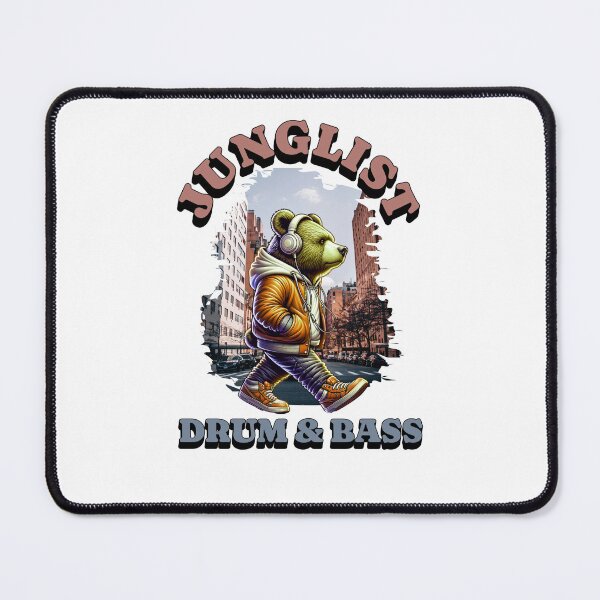 Aperçu de l'œuvre JUNGLIST - Casque DNB Bear (blanc) créée et vendue par Discothreadz.