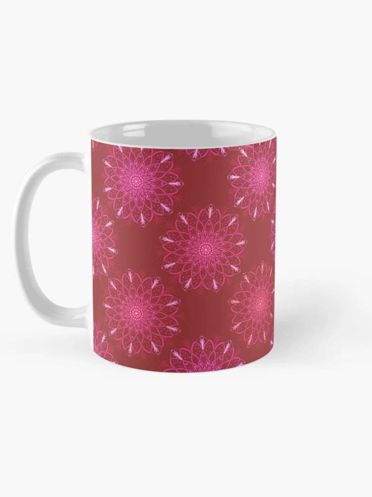 Aperçu 5 sur 6. Mug à café avec l'œuvre Mandala Rustique - En angle / Rouges créée et vendue par Studio Variatio.